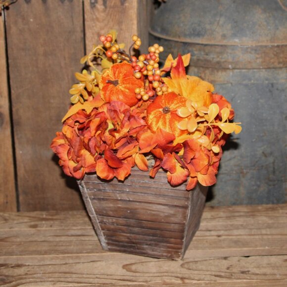 NEW Farmhouse Pumpkin & Hydrangea Floral Autumn Fall Rustic Box Arrangement - Picture 1 of 3